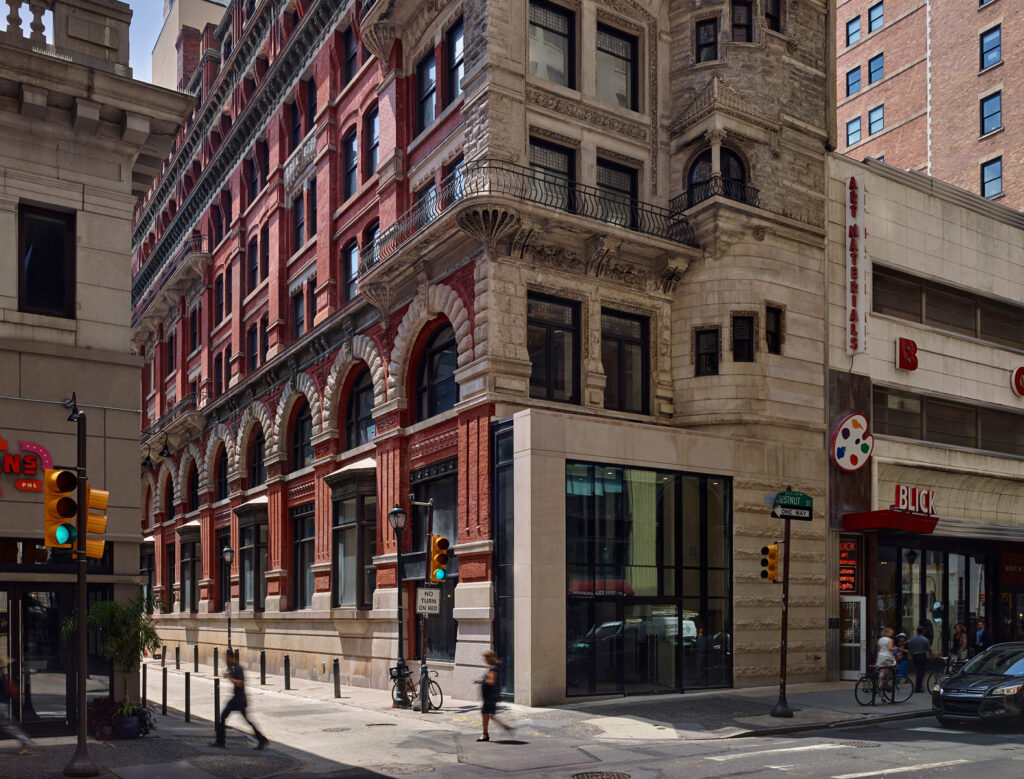 Photo of the Hale Building in 2019
