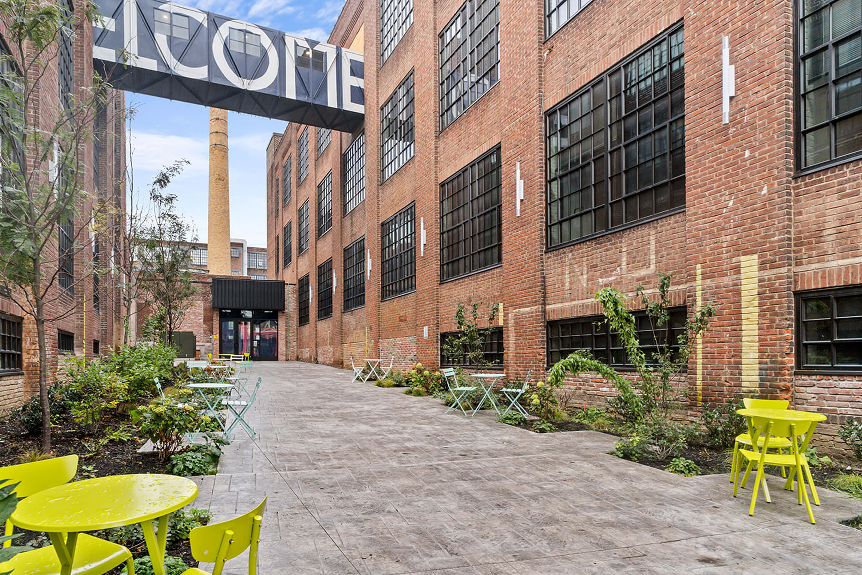 J Centrel Exterior Image